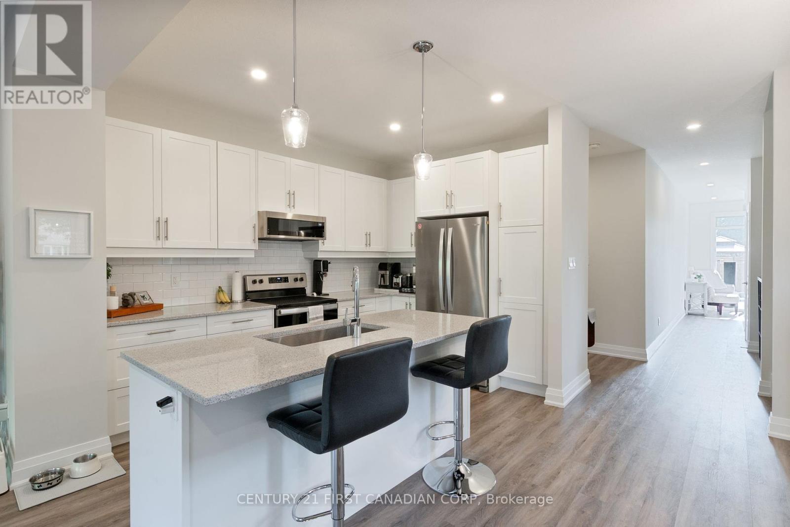 31 - 101 Swales Avenue, Strathroy-Caradoc (Sw), ON - Indoor Photo Showing Kitchen With Upgraded Kitchen