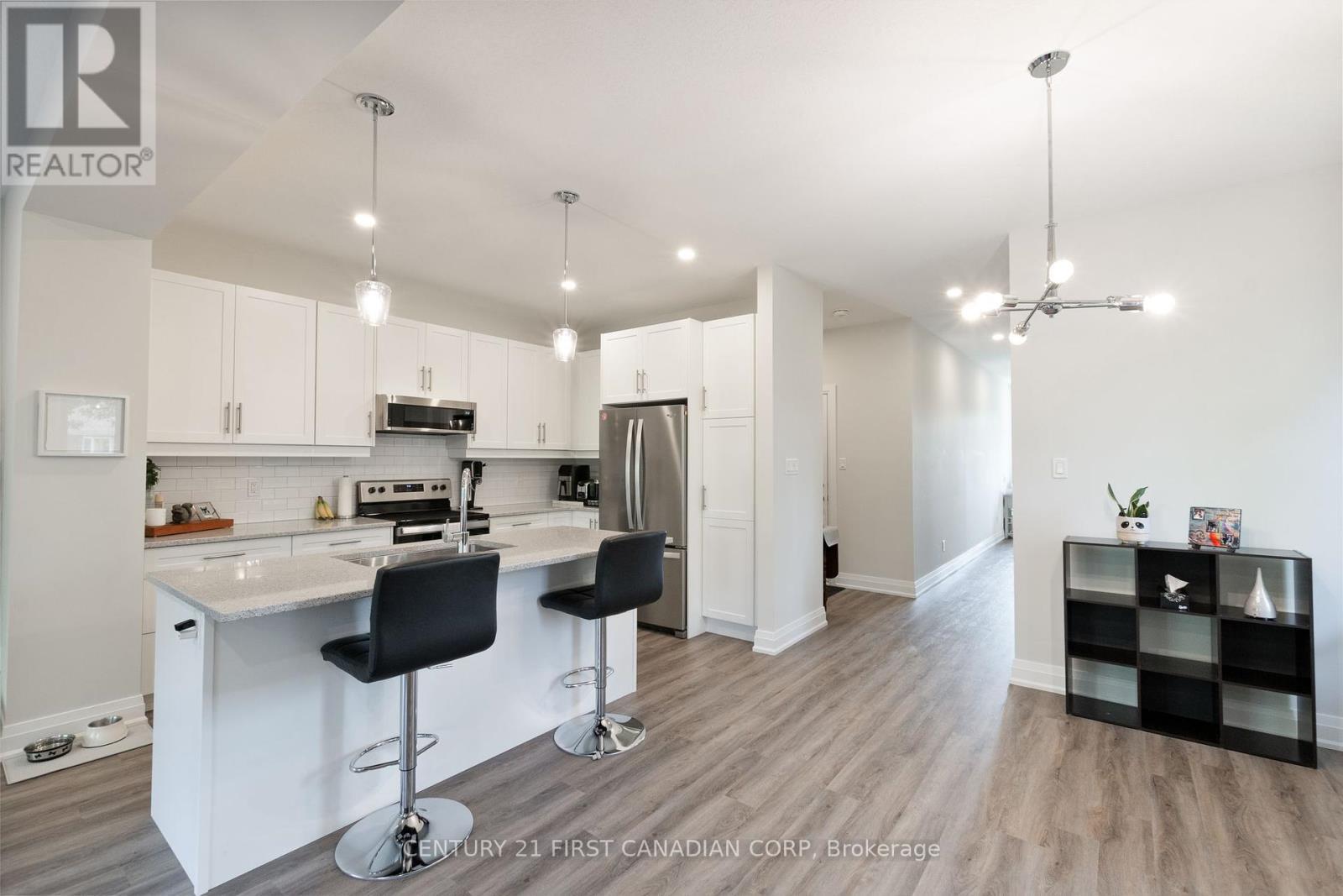 31 - 101 Swales Avenue, Strathroy-Caradoc (Sw), ON - Indoor Photo Showing Kitchen With Upgraded Kitchen