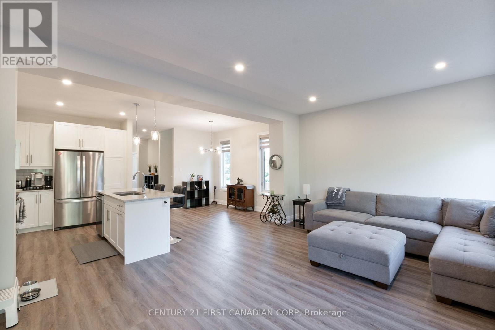 31 - 101 Swales Avenue, Strathroy-Caradoc (Sw), ON - Indoor