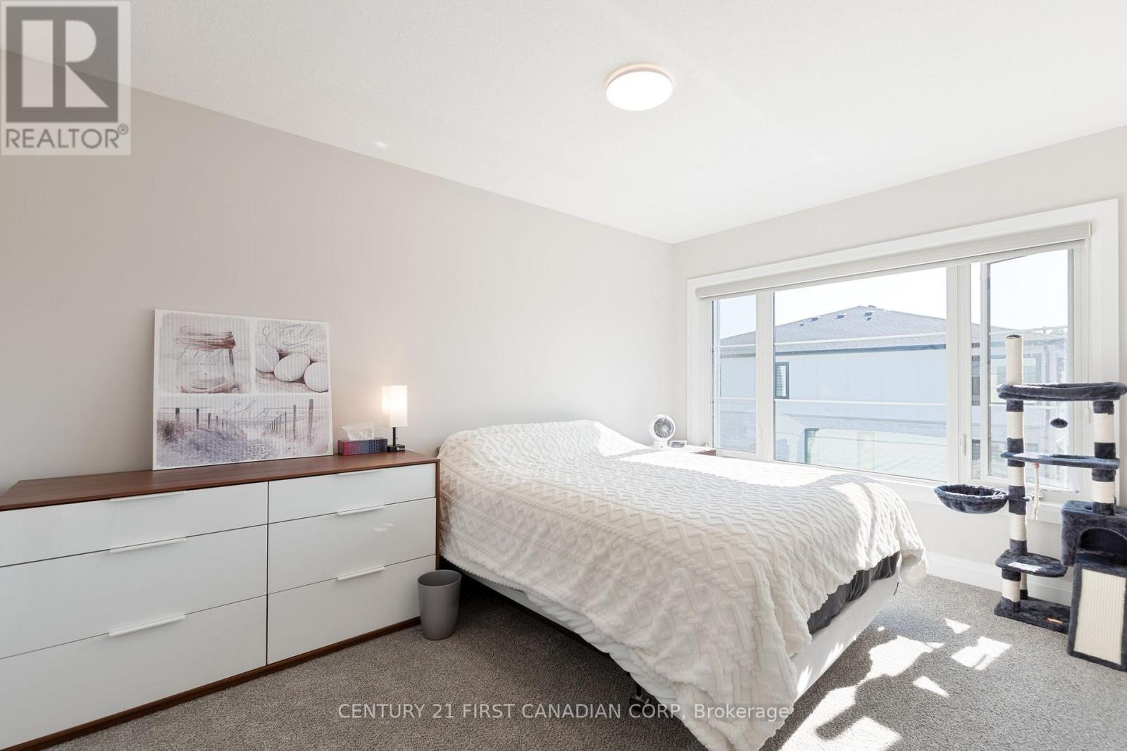 31 - 101 Swales Avenue, Strathroy-Caradoc (Sw), ON - Indoor Photo Showing Bedroom