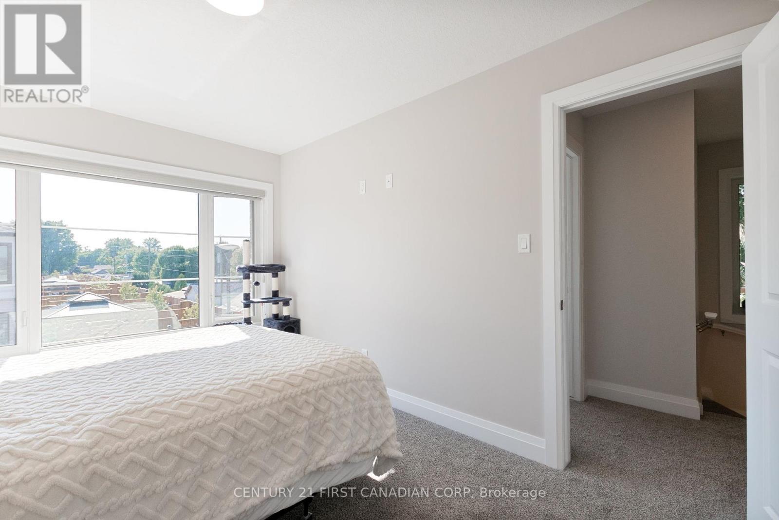 31 - 101 Swales Avenue, Strathroy-Caradoc (Sw), ON - Indoor Photo Showing Bedroom