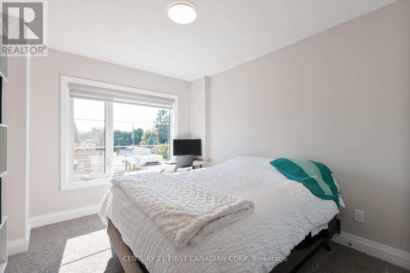 31 - 101 Swales Avenue, Strathroy-Caradoc (Sw), ON - Indoor Photo Showing Bedroom