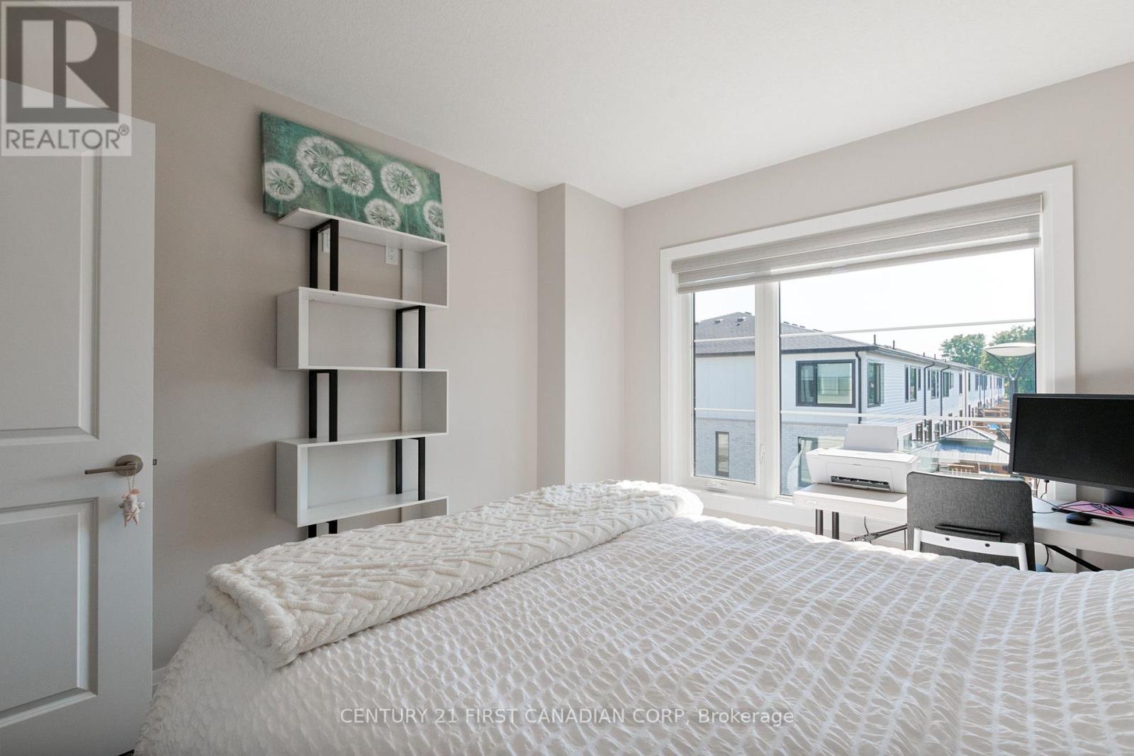 31 - 101 Swales Avenue, Strathroy-Caradoc (Sw), ON - Indoor Photo Showing Bedroom