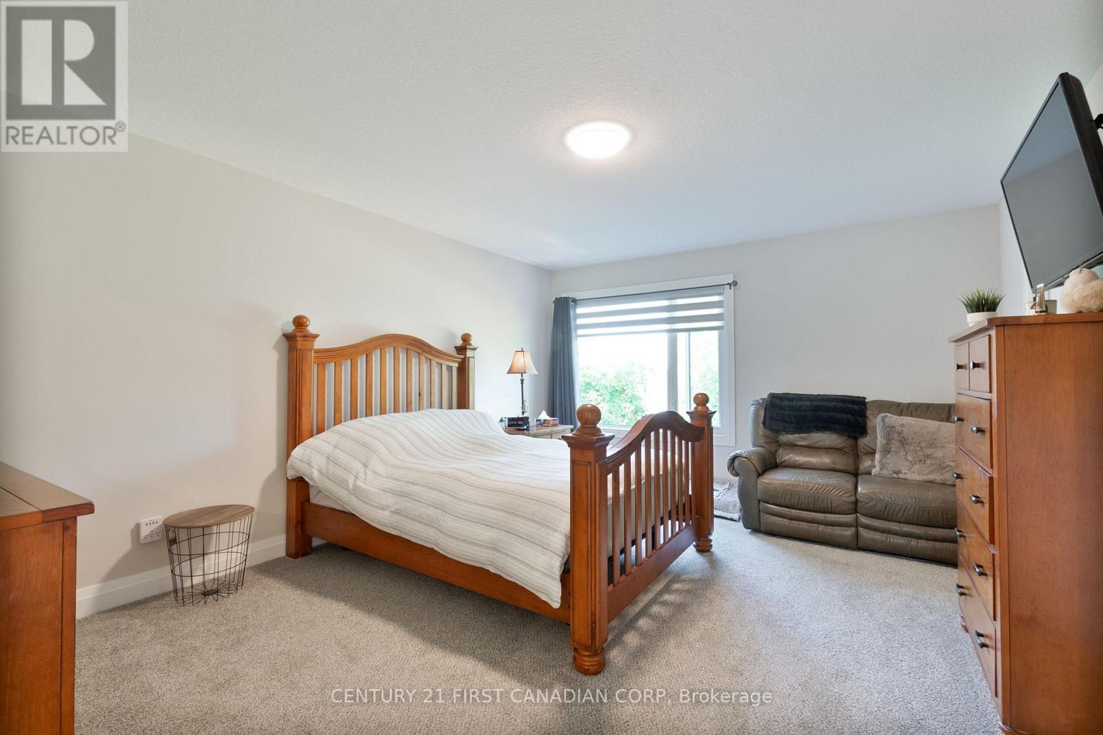 31 - 101 Swales Avenue, Strathroy-Caradoc (Sw), ON - Indoor Photo Showing Bedroom
