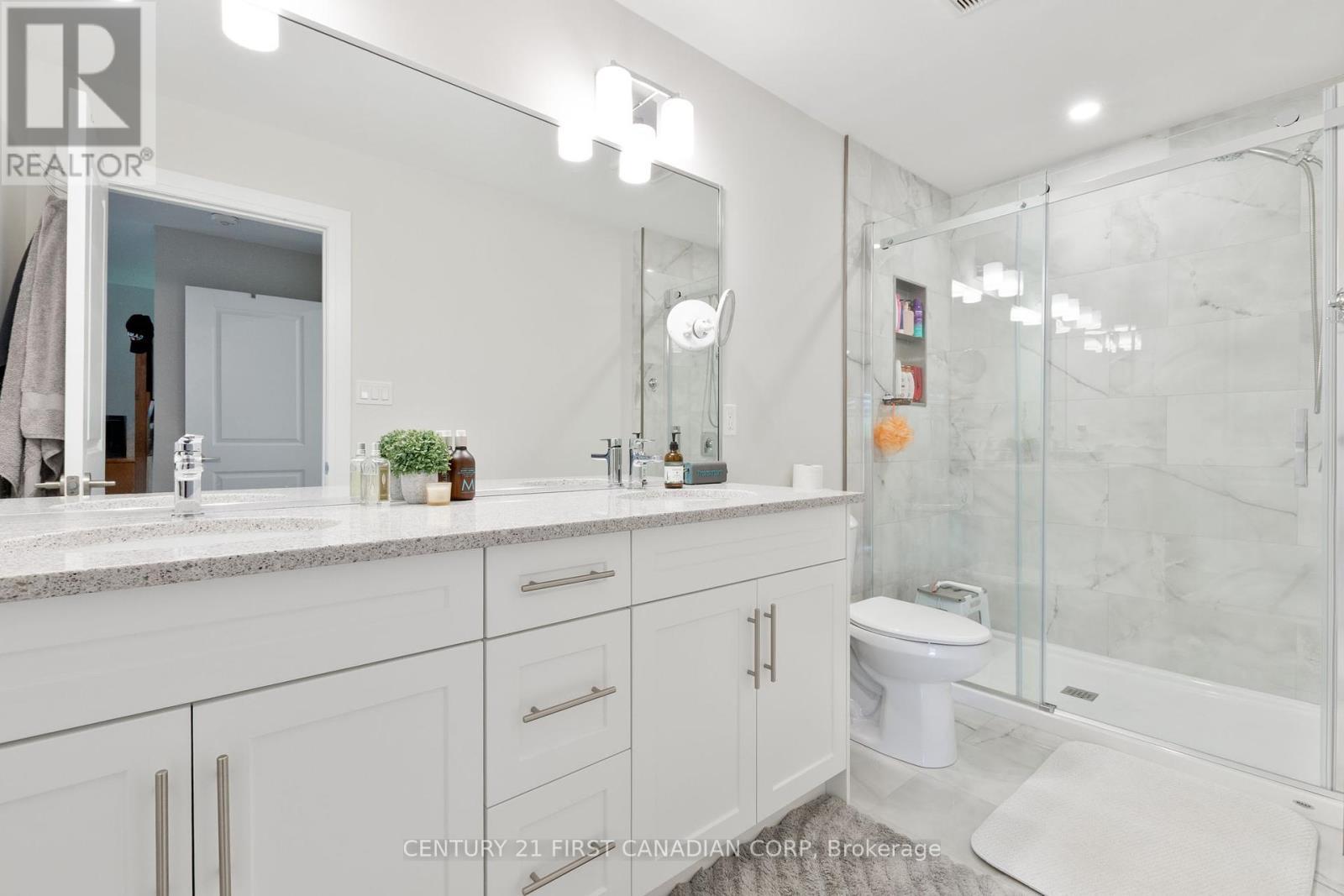 31 - 101 Swales Avenue, Strathroy-Caradoc (Sw), ON - Indoor Photo Showing Bathroom