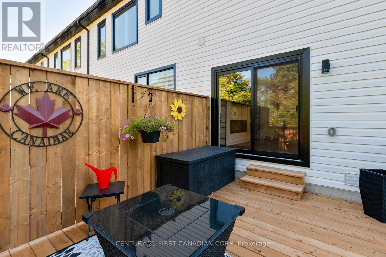 31 - 101 Swales Avenue, Strathroy-Caradoc (Sw), ON - Outdoor With Deck Patio Veranda With Exterior