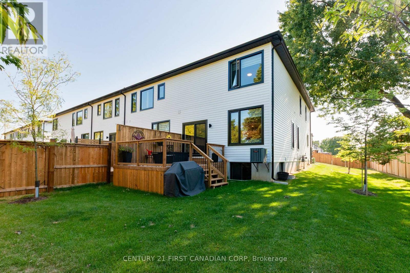 31 - 101 Swales Avenue, Strathroy-Caradoc (Sw), ON - Outdoor With Deck Patio Veranda With Exterior