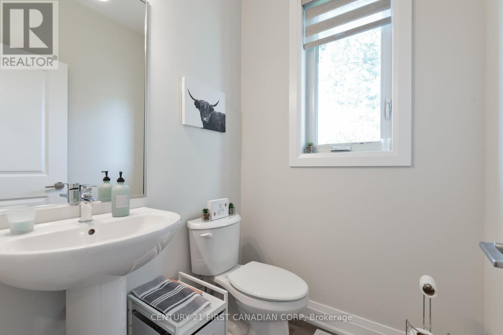 31 - 101 Swales Avenue, Strathroy-Caradoc (Sw), ON - Indoor Photo Showing Bathroom