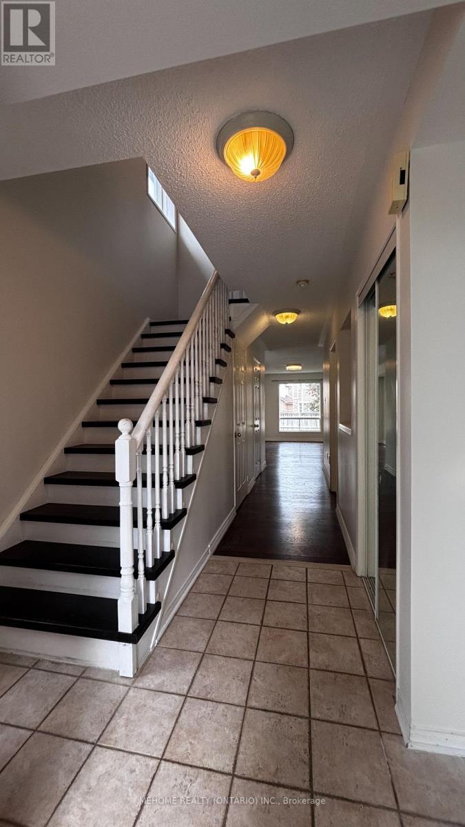 5289 Bushelgrove Circle, Mississauga, ON - Indoor Photo Showing Other Room