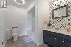 upper bath en-suite privalige -