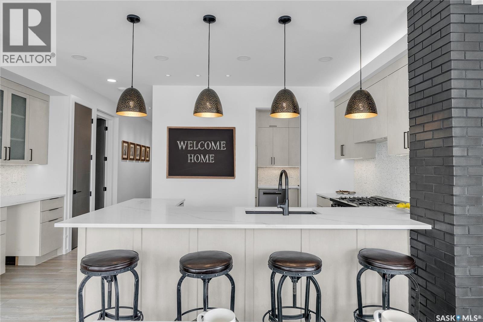 428 Woolf Bend, Saskatoon, SK - Indoor Photo Showing Kitchen With Upgraded Kitchen