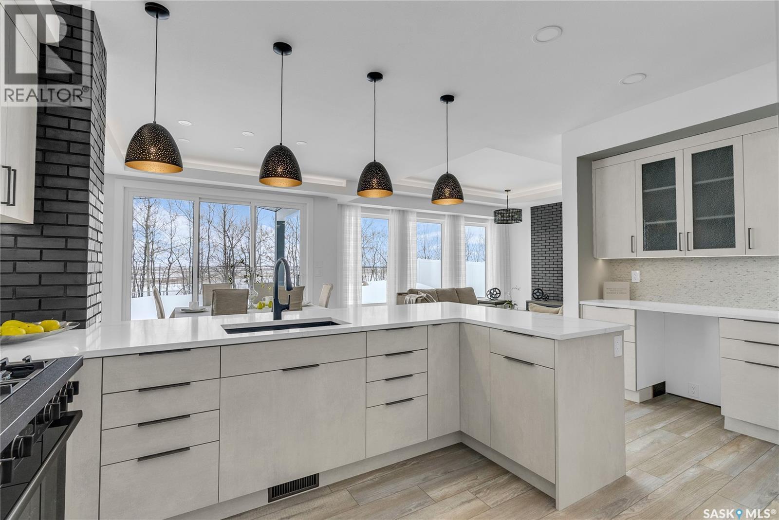 428 Woolf Bend, Saskatoon, SK - Indoor Photo Showing Kitchen With Upgraded Kitchen