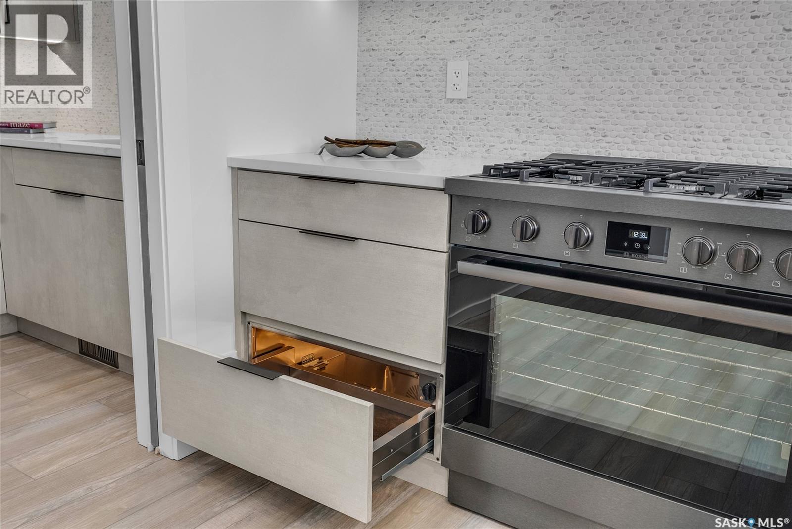 428 Woolf Bend, Saskatoon, SK - Indoor Photo Showing Kitchen