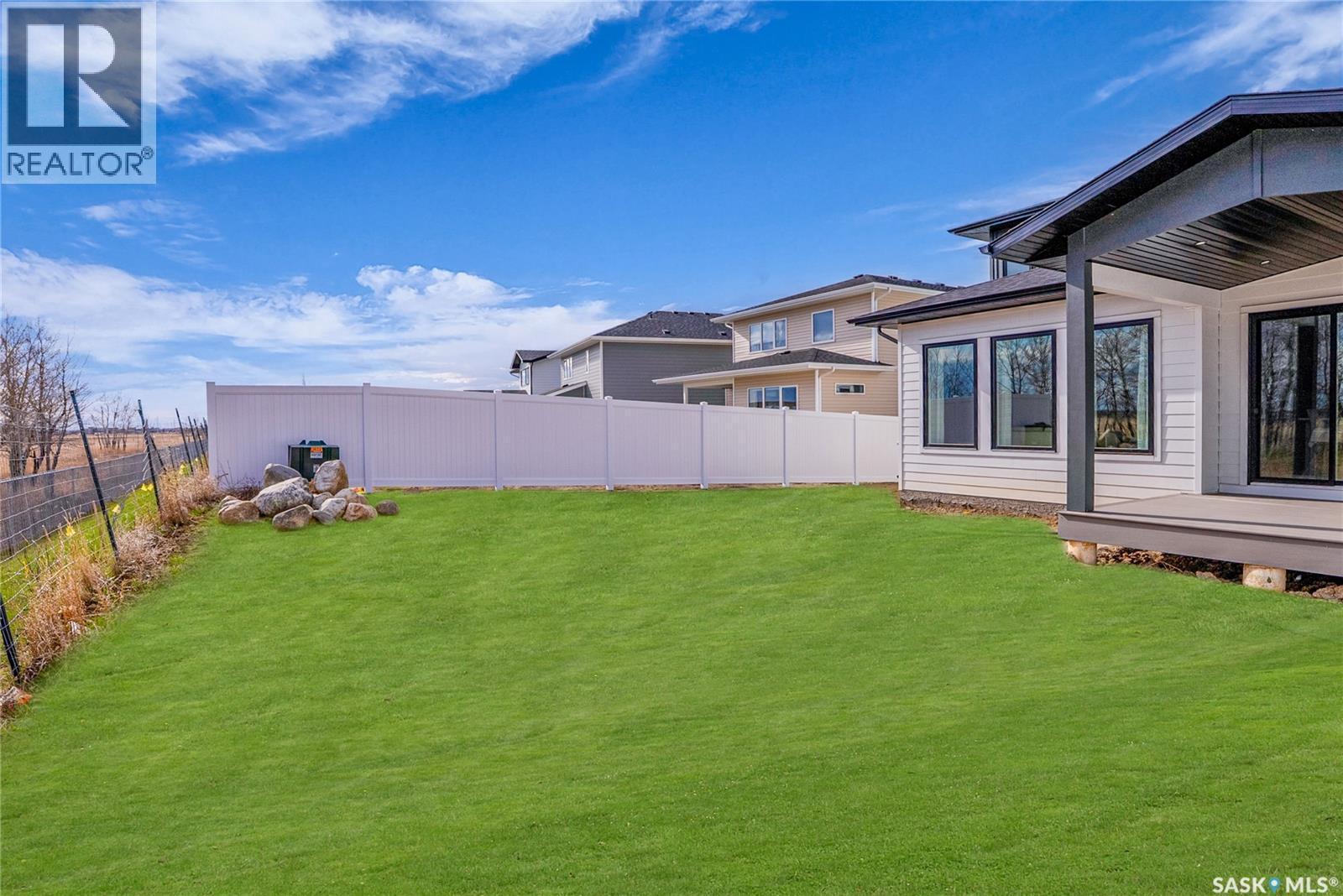 428 Woolf Bend, Saskatoon, SK - Outdoor