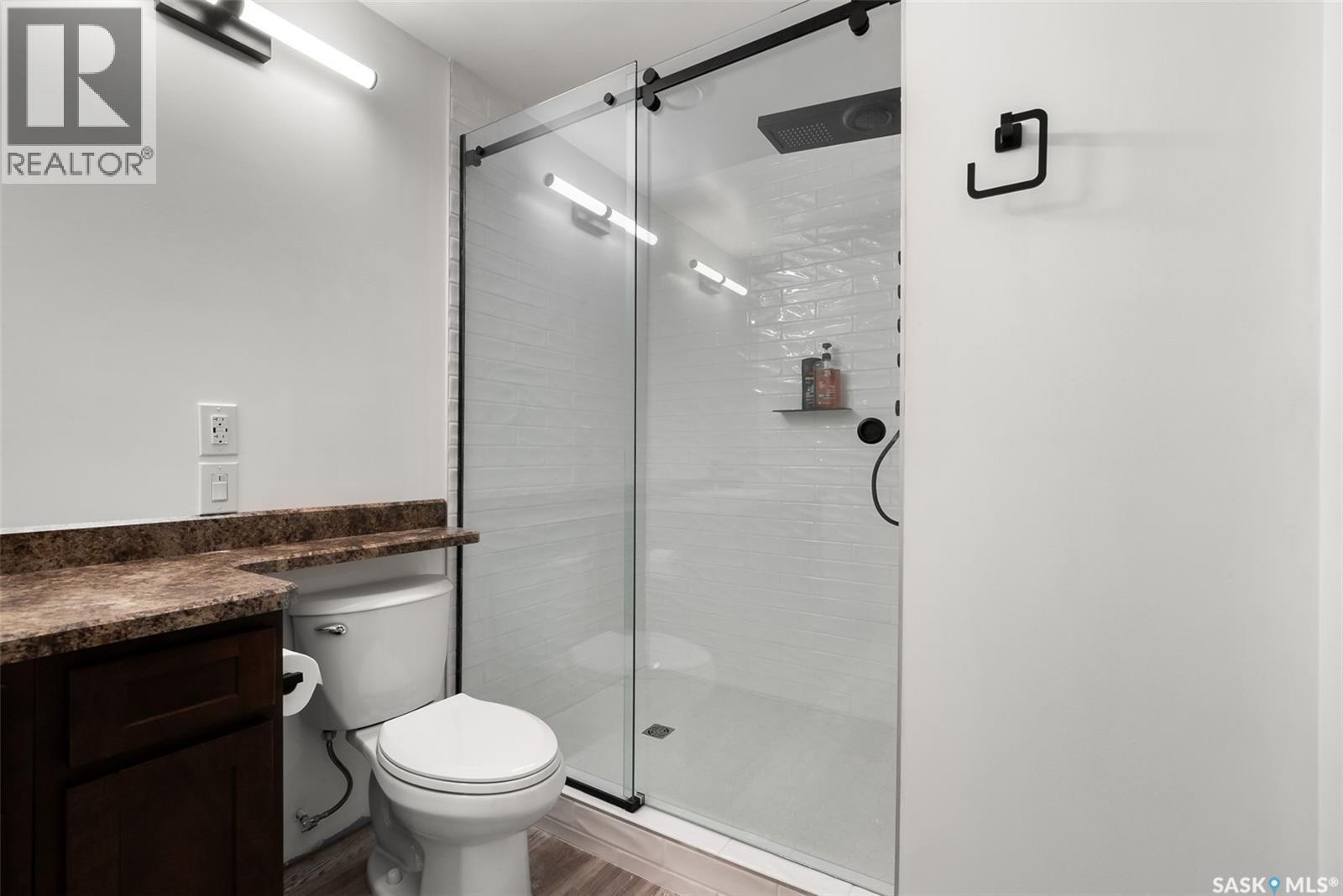 6925 Maple Ridge Drive, Regina, SK - Indoor Photo Showing Bathroom