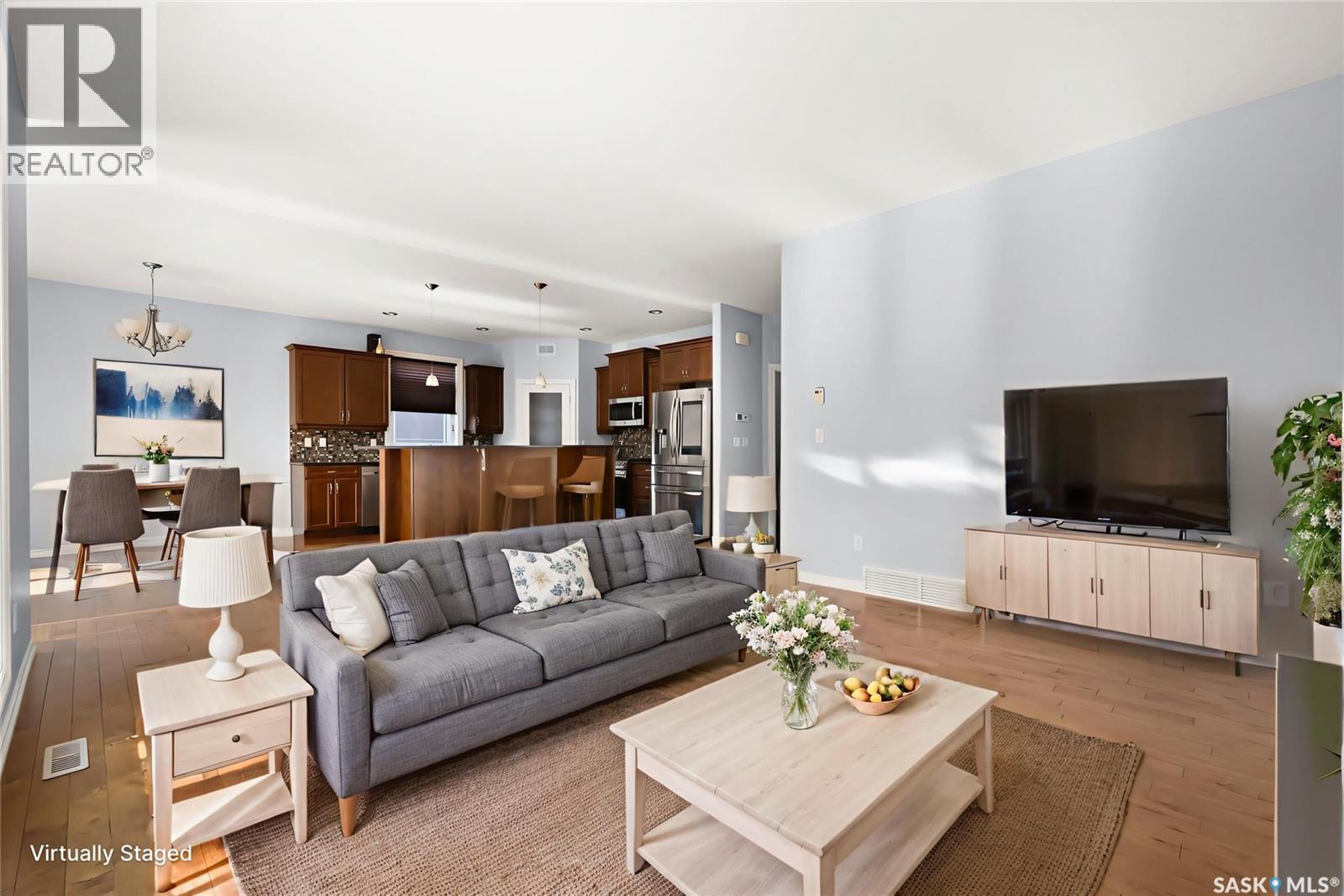 6925 Maple Ridge Drive, Regina, SK - Indoor Photo Showing Living Room