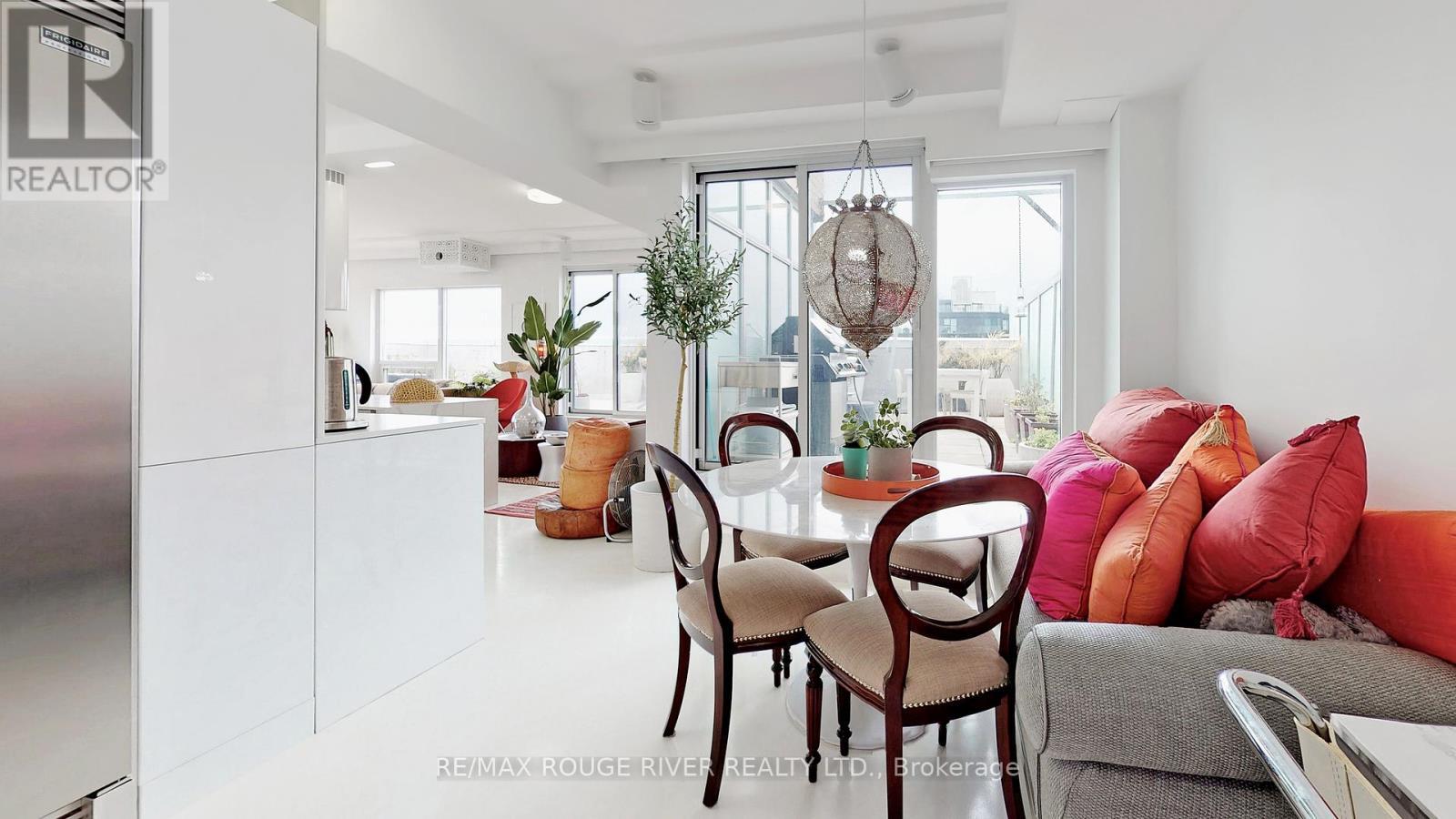 702 - 701 Sheppard Avenue W, Toronto, ON - Indoor