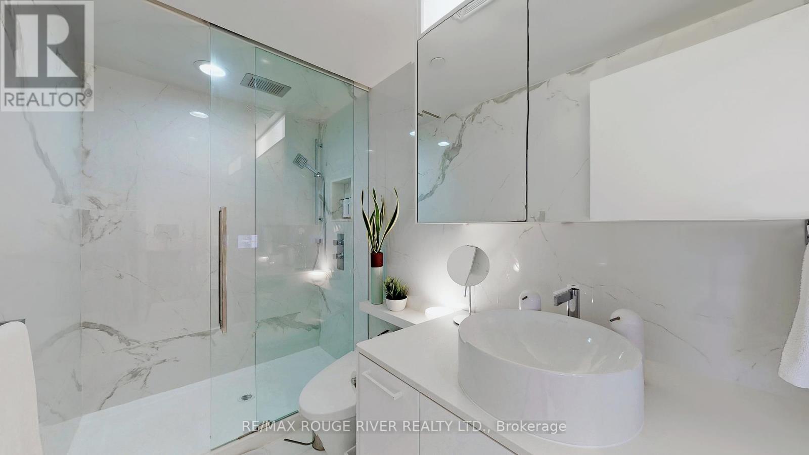 702 - 701 Sheppard Avenue W, Toronto, ON - Indoor Photo Showing Bathroom
