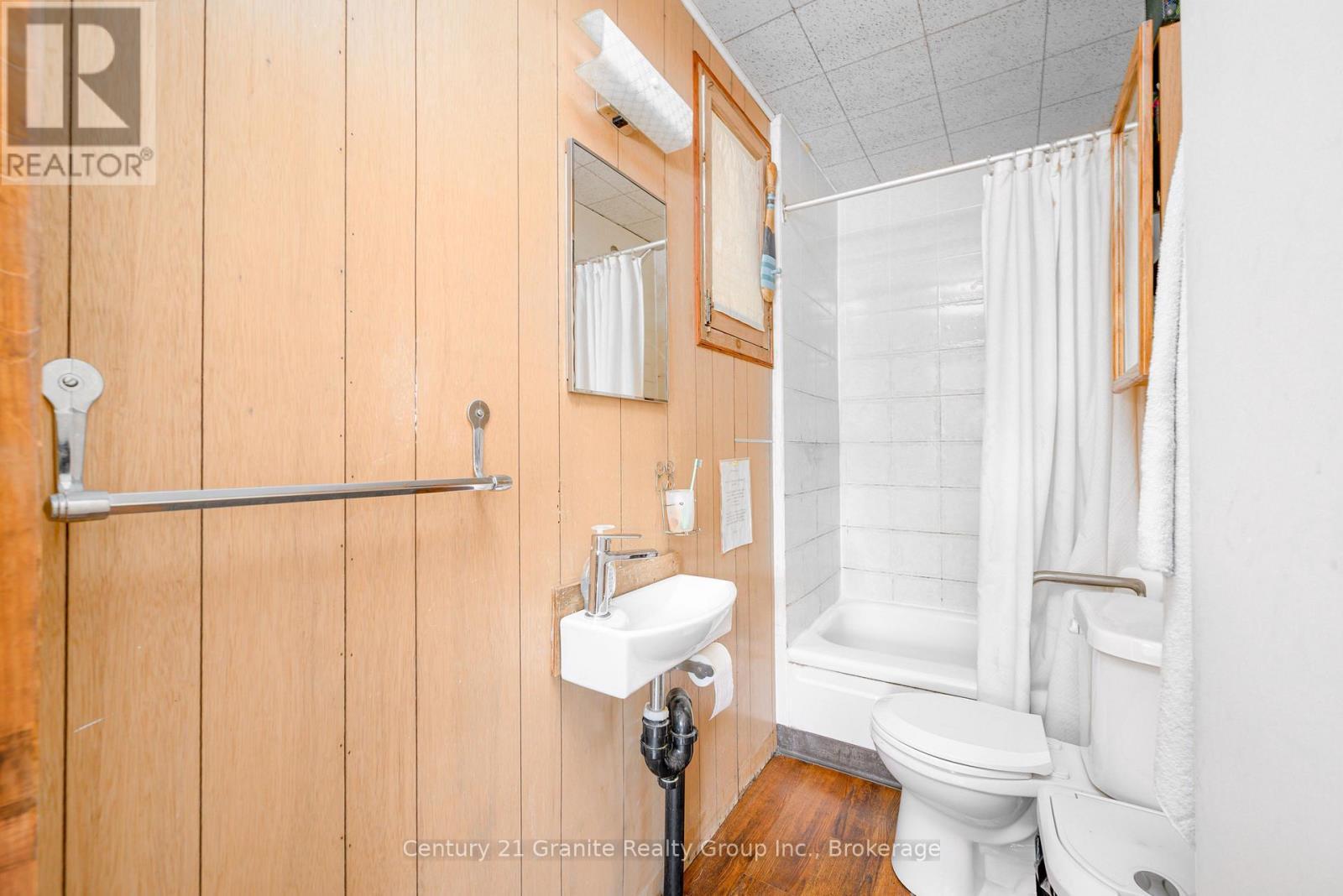 1230 Forsters Road, Minden Hills (Lutterworth), ON - Indoor Photo Showing Bathroom