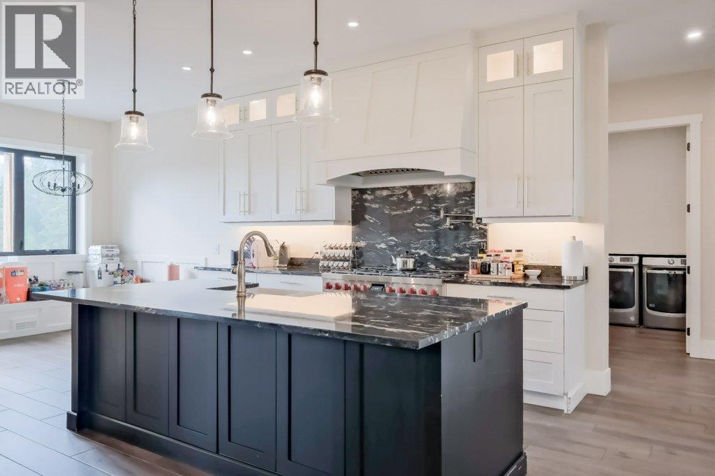7839 Falcon Ridge Crescent, Kelowna, BC - Indoor Photo Showing Kitchen With Upgraded Kitchen