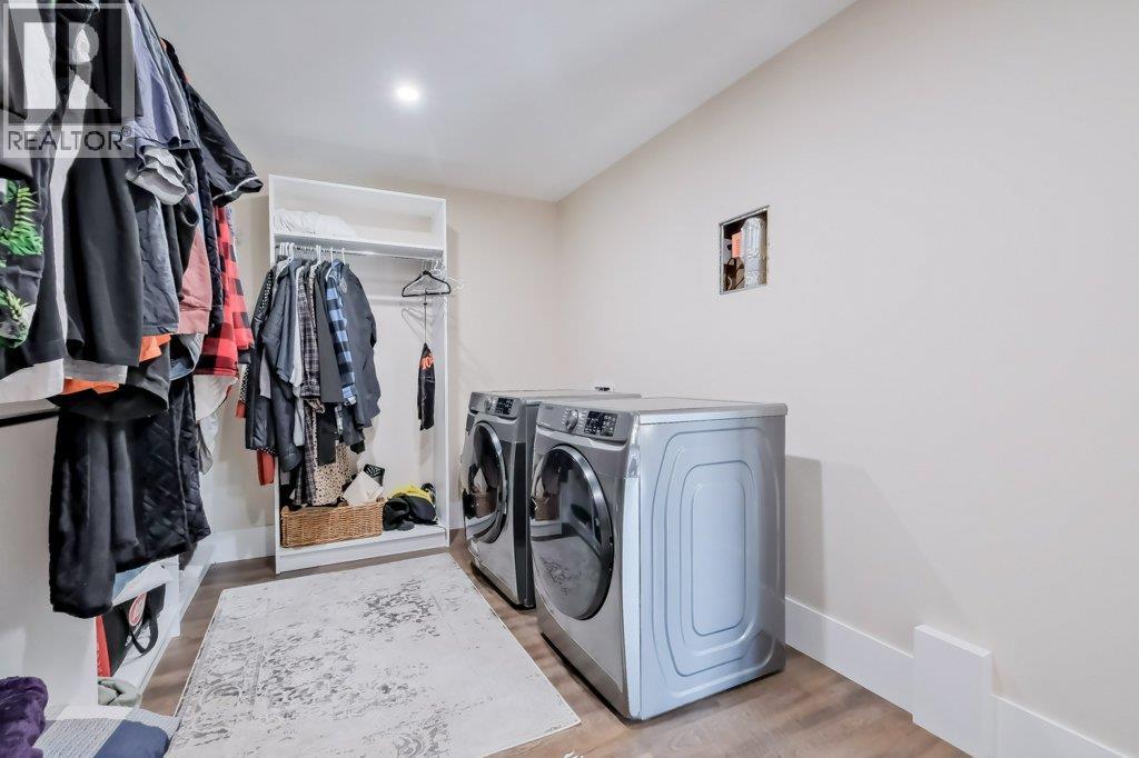 7839 Falcon Ridge Crescent, Kelowna, BC - Indoor Photo Showing Laundry Room