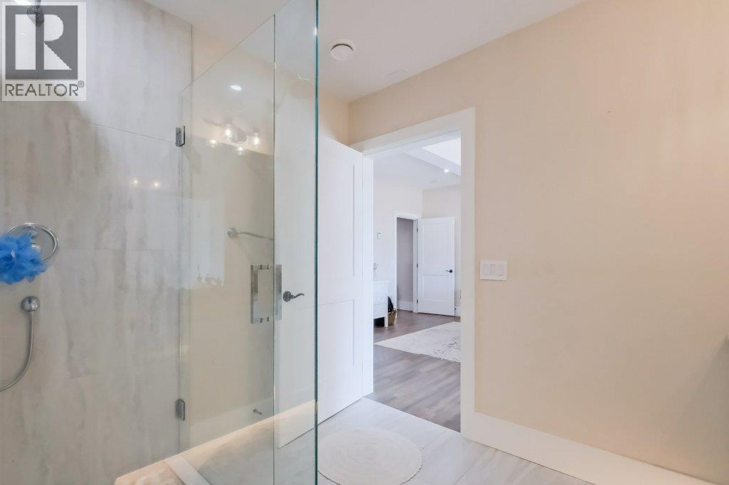 7839 Falcon Ridge Crescent, Kelowna, BC - Indoor Photo Showing Bathroom
