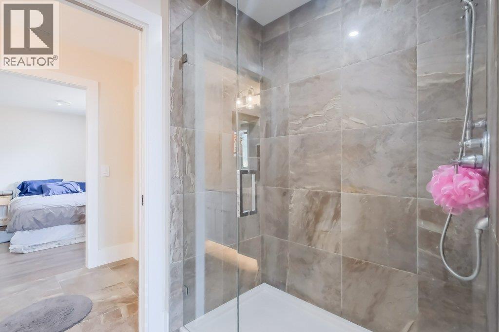 7839 Falcon Ridge Crescent, Kelowna, BC - Indoor Photo Showing Bathroom