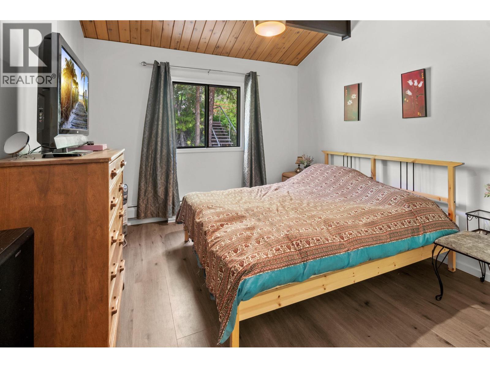 7267 Summit Road, Canim Lake, BC - Indoor Photo Showing Bedroom