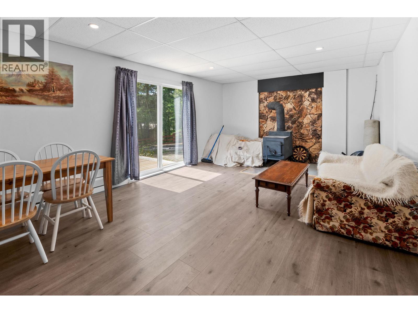 7267 Summit Road, Canim Lake, BC - Indoor