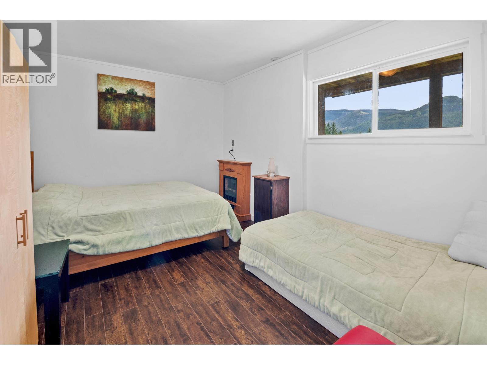 7267 Summit Road, Canim Lake, BC - Indoor Photo Showing Bedroom