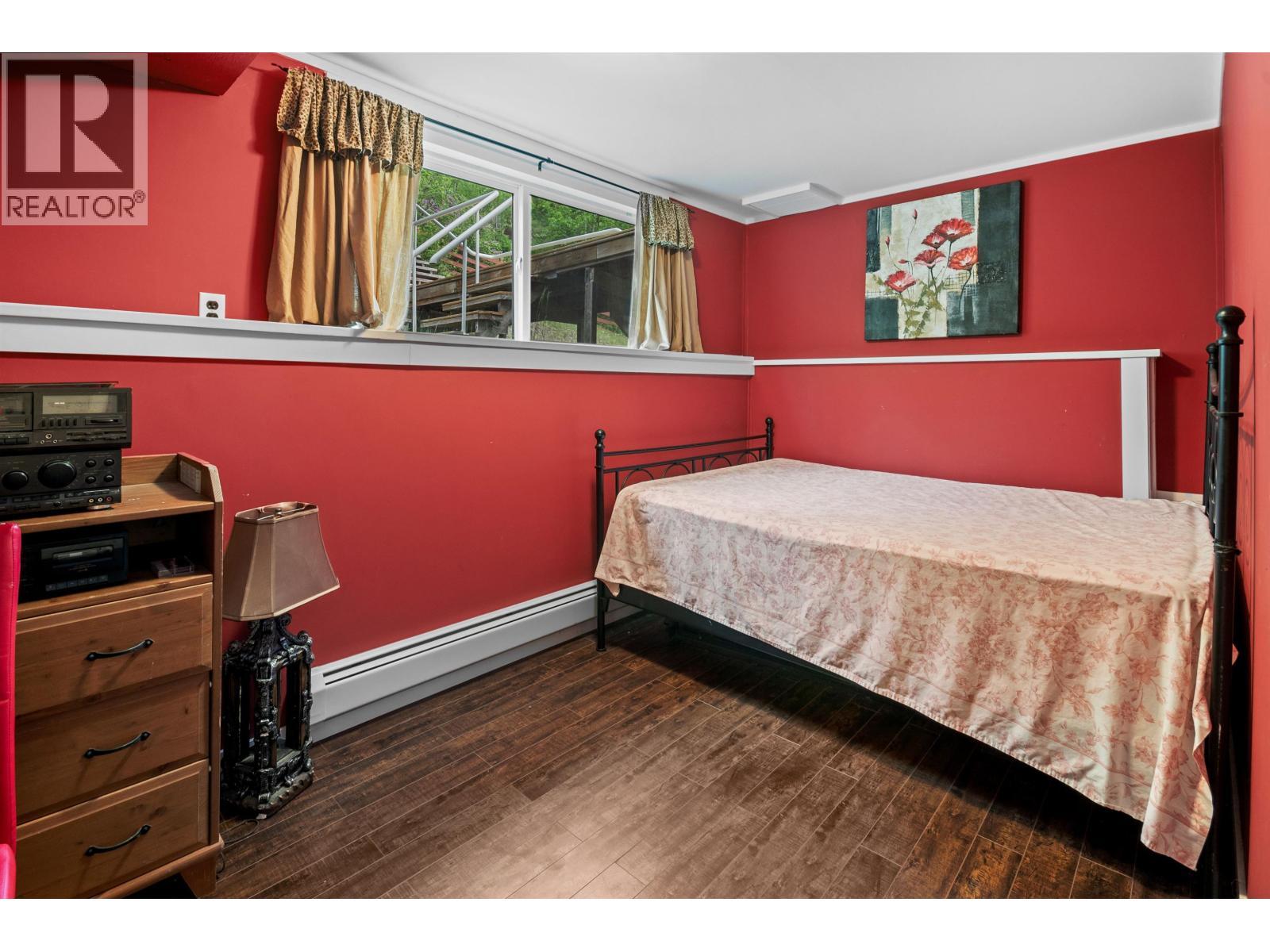 7267 Summit Road, Canim Lake, BC - Indoor Photo Showing Bedroom