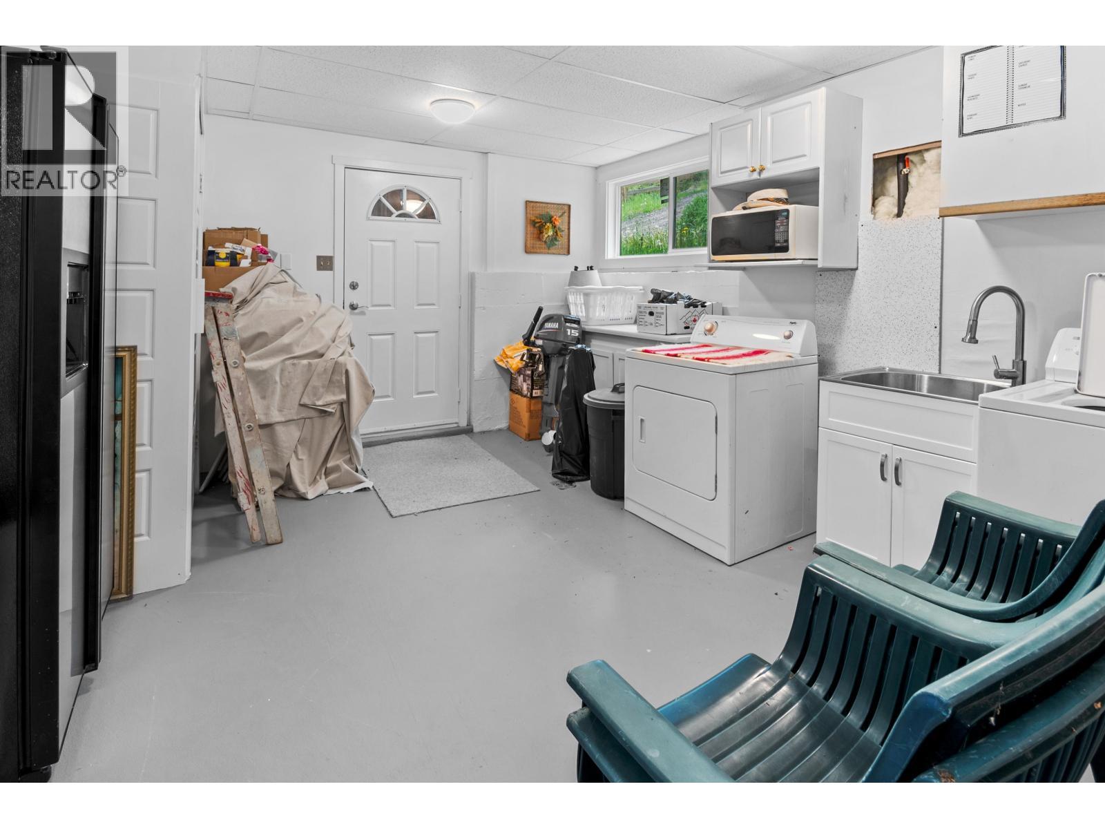 7267 Summit Road, Canim Lake, BC - Indoor Photo Showing Laundry Room