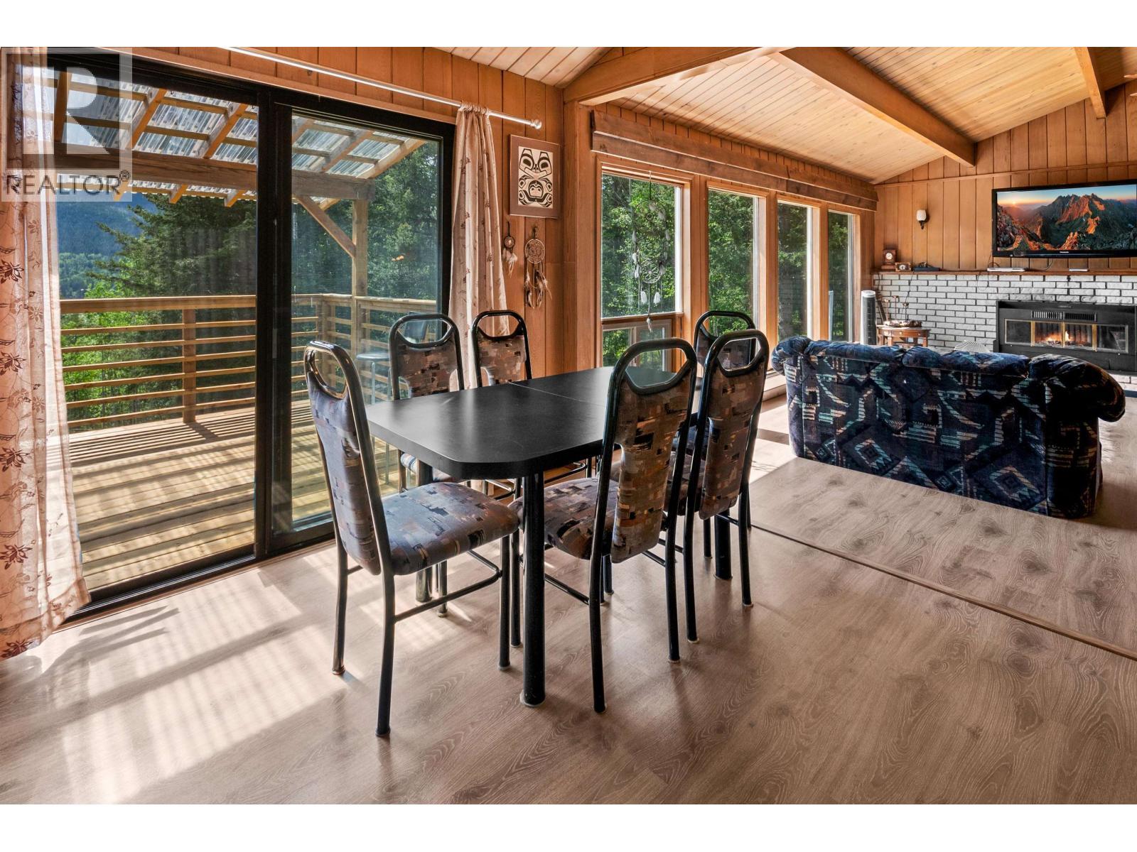 7267 Summit Road, Canim Lake, BC - Indoor Photo Showing Dining Room