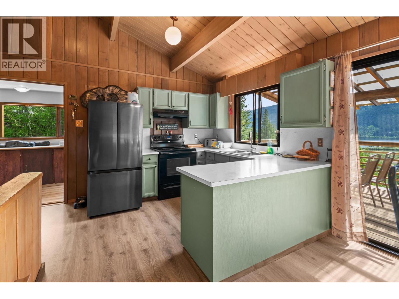 7267 Summit Road, Canim Lake, BC - Indoor Photo Showing Kitchen