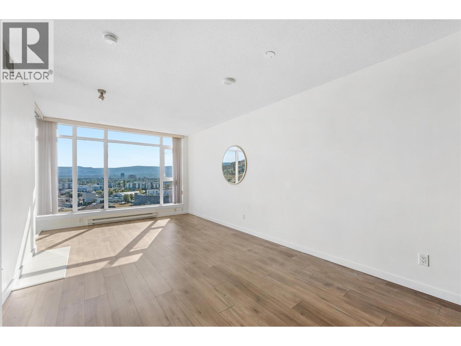 1075 Sunset Drive Unit# 1404, Kelowna, BC - Indoor Photo Showing Other Room