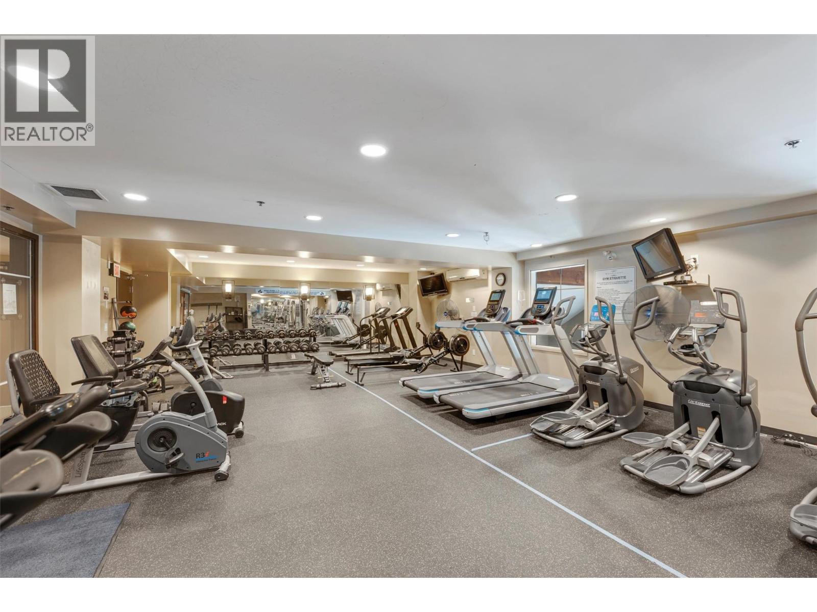 Private gym - 1075 Sunset Drive Unit# 1404, Kelowna, BC - Indoor Photo Showing Gym Room