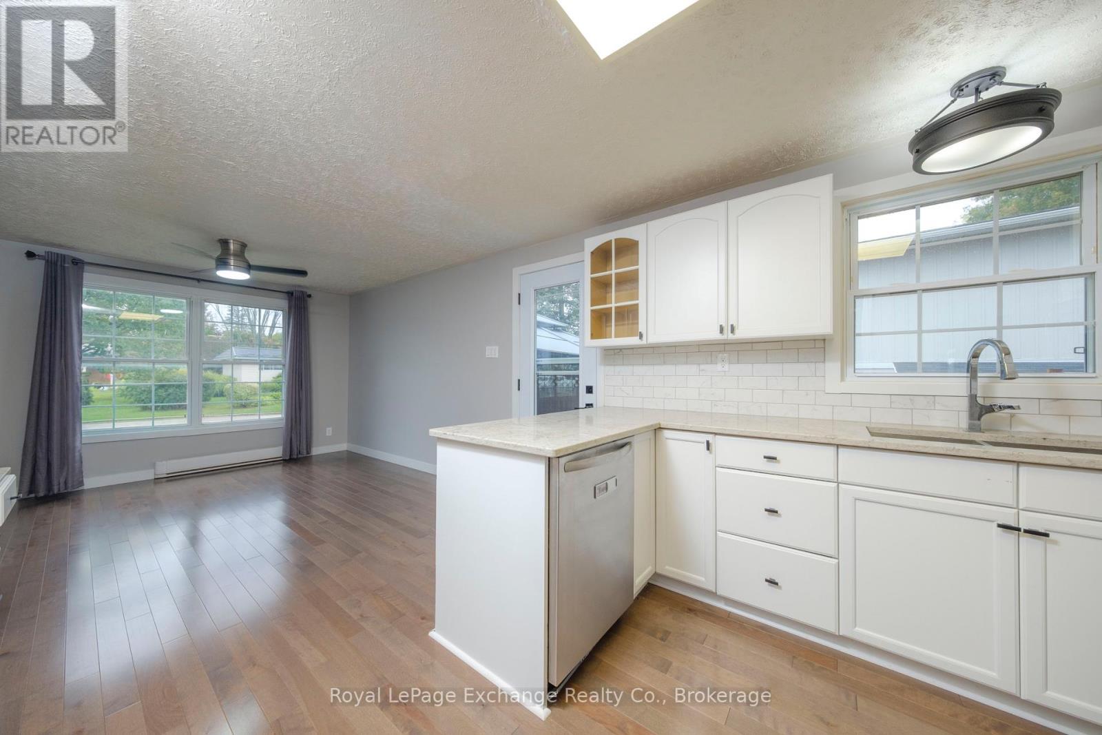 427 Highland Drive, Kincardine, ON - Indoor Photo Showing Kitchen