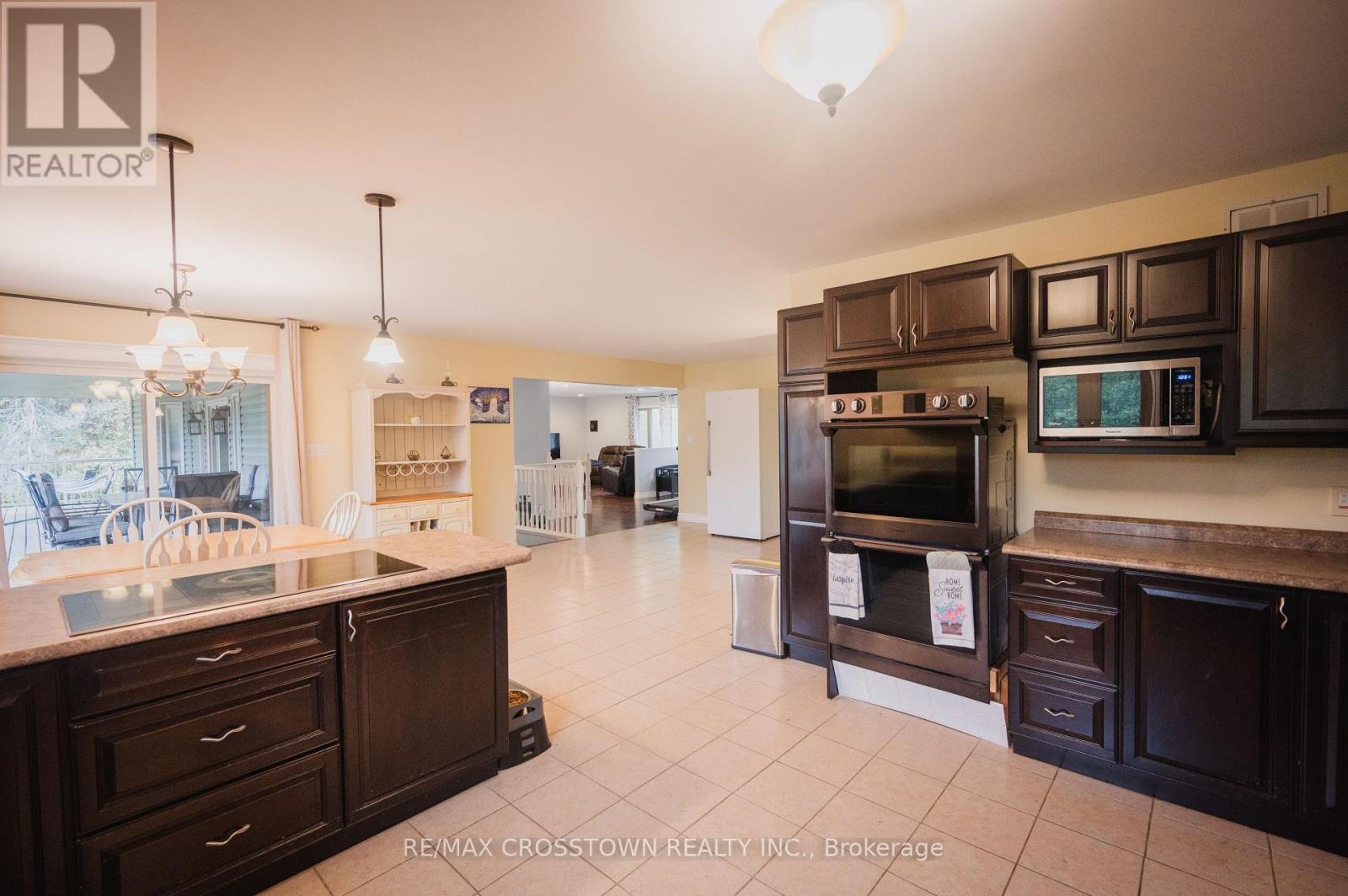 15 Machar/Strong Boundary Road, Strong, ON - Indoor Photo Showing Kitchen
