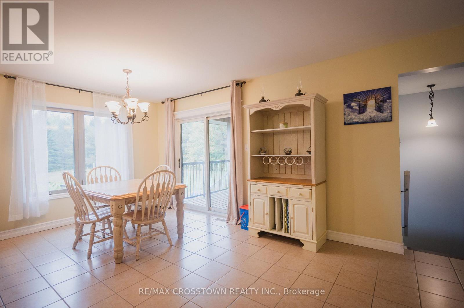 15 Machar/Strong Boundary Road, Strong, ON - Indoor Photo Showing Dining Room