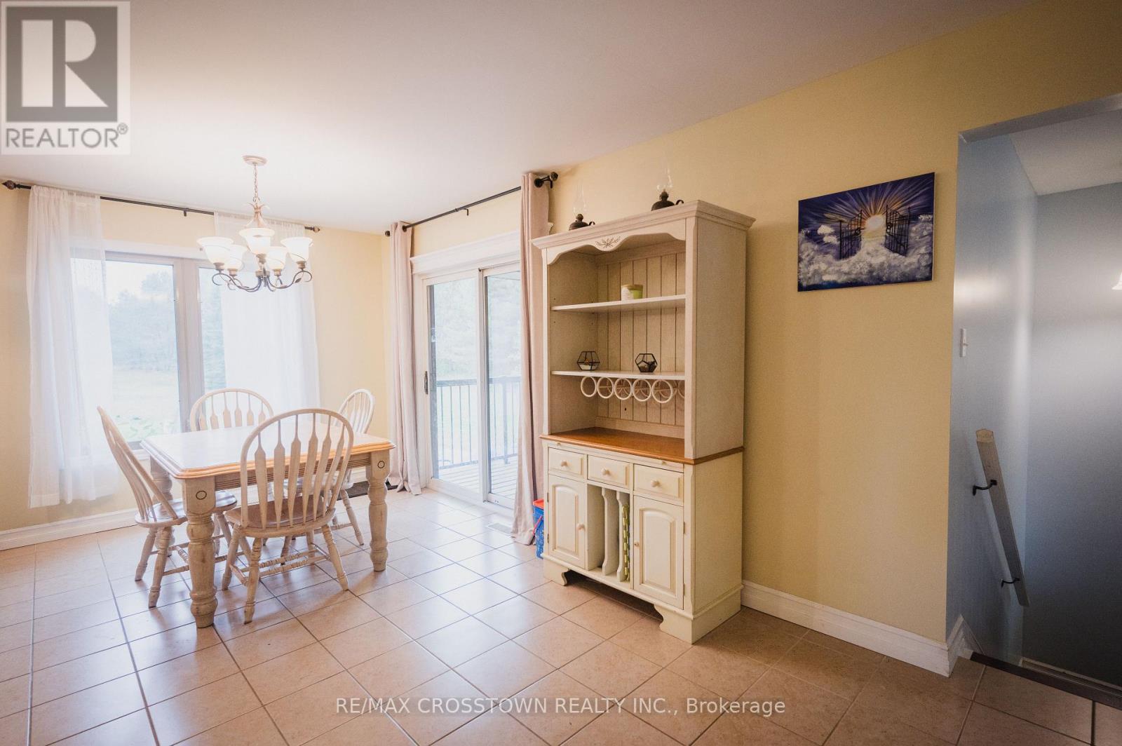15 Machar/Strong Boundary Road, Strong, ON - Indoor Photo Showing Dining Room