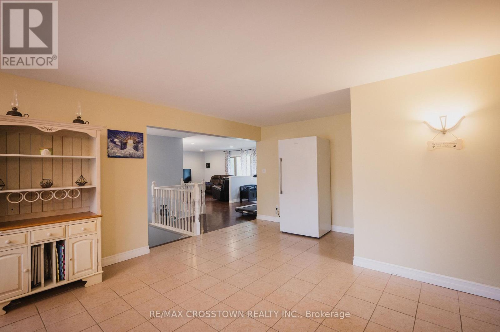 15 Machar/Strong Boundary Road, Strong, ON - Indoor Photo Showing Other Room