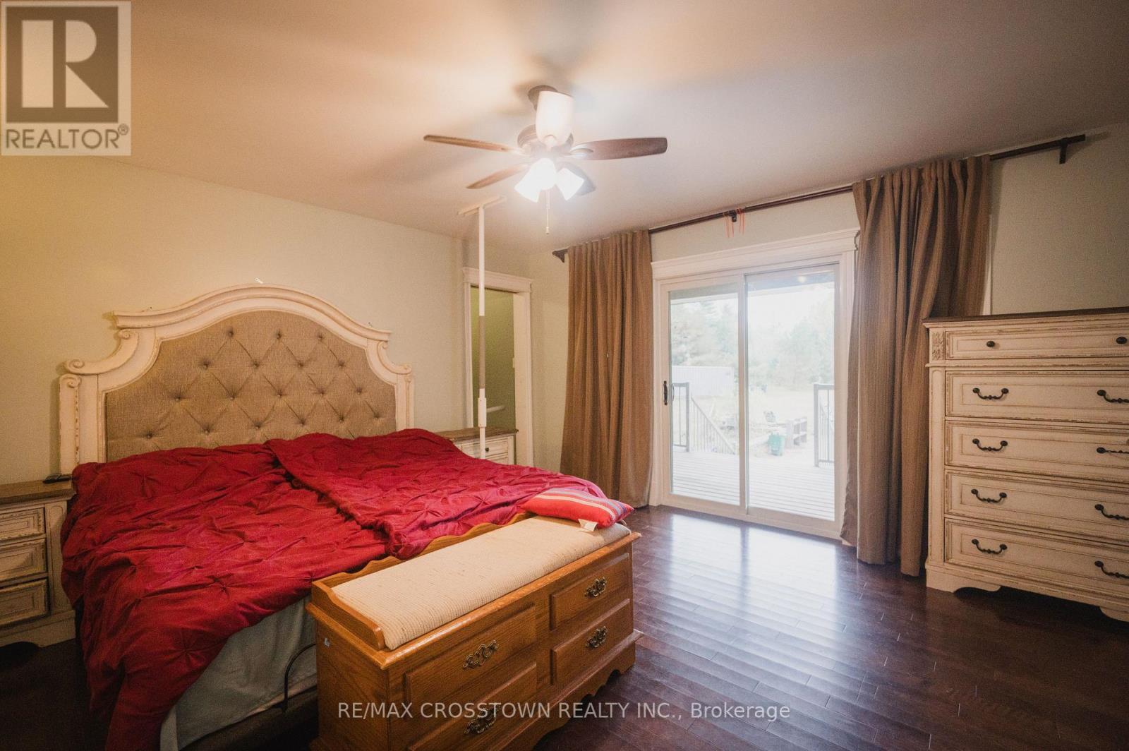 15 Machar/Strong Boundary Road, Strong, ON - Indoor Photo Showing Bedroom