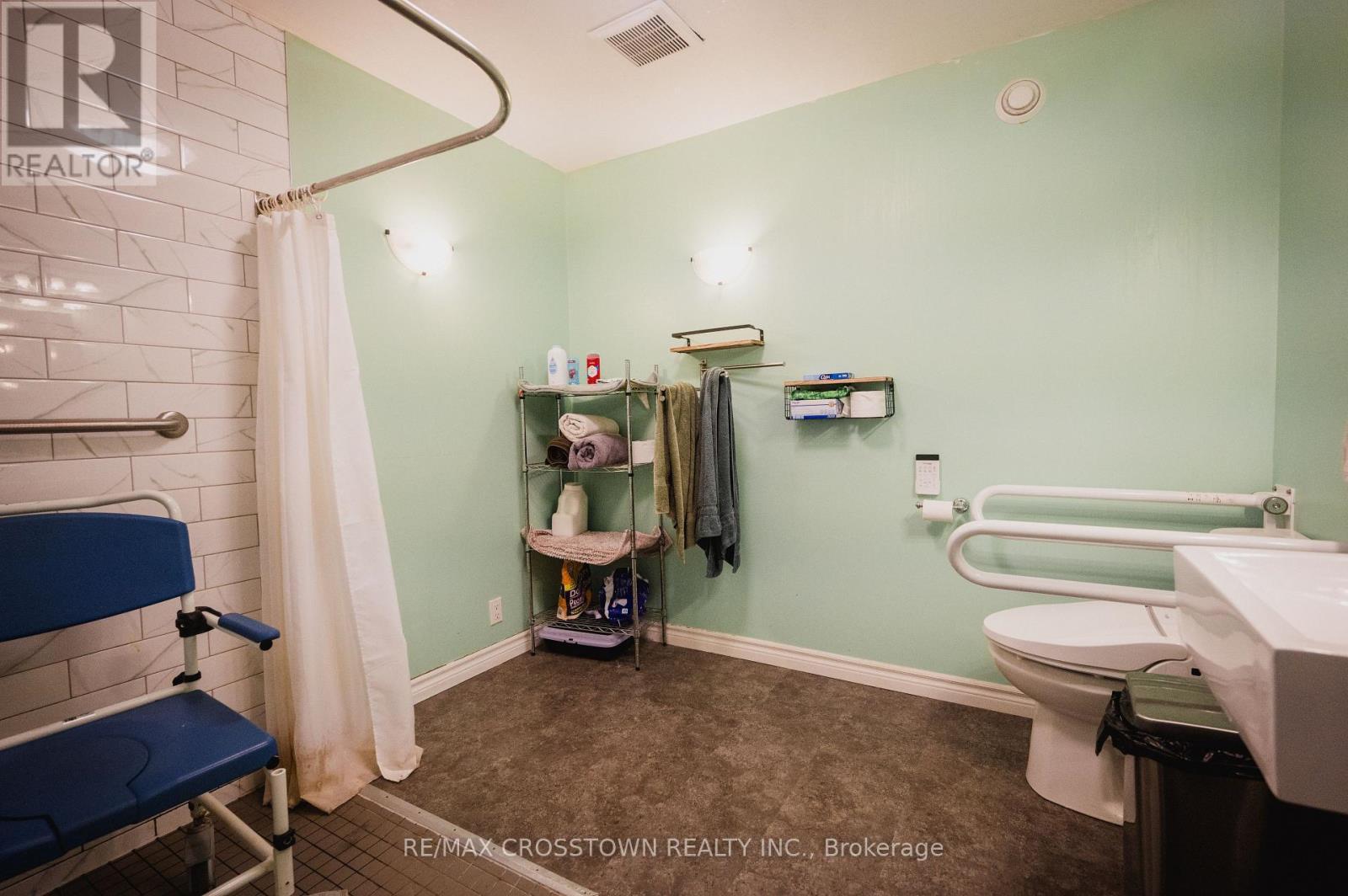 15 Machar/Strong Boundary Road, Strong, ON - Indoor Photo Showing Bathroom