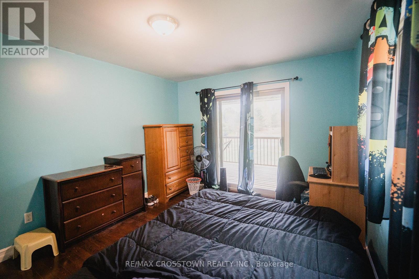 15 Machar/Strong Boundary Road, Strong, ON - Indoor Photo Showing Bedroom