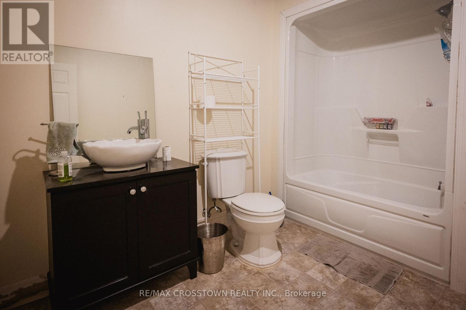 15 Machar/Strong Boundary Road, Strong, ON - Indoor Photo Showing Bathroom