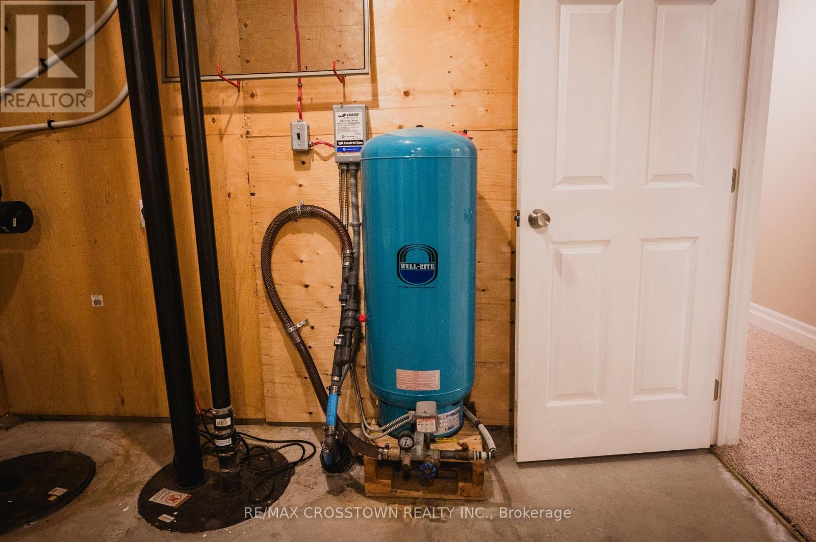 15 Machar/Strong Boundary Road, Strong, ON - Indoor Photo Showing Other Room