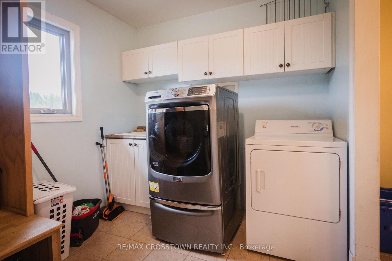 15 Machar/Strong Boundary Road, Strong, ON - Indoor Photo Showing Laundry Room
