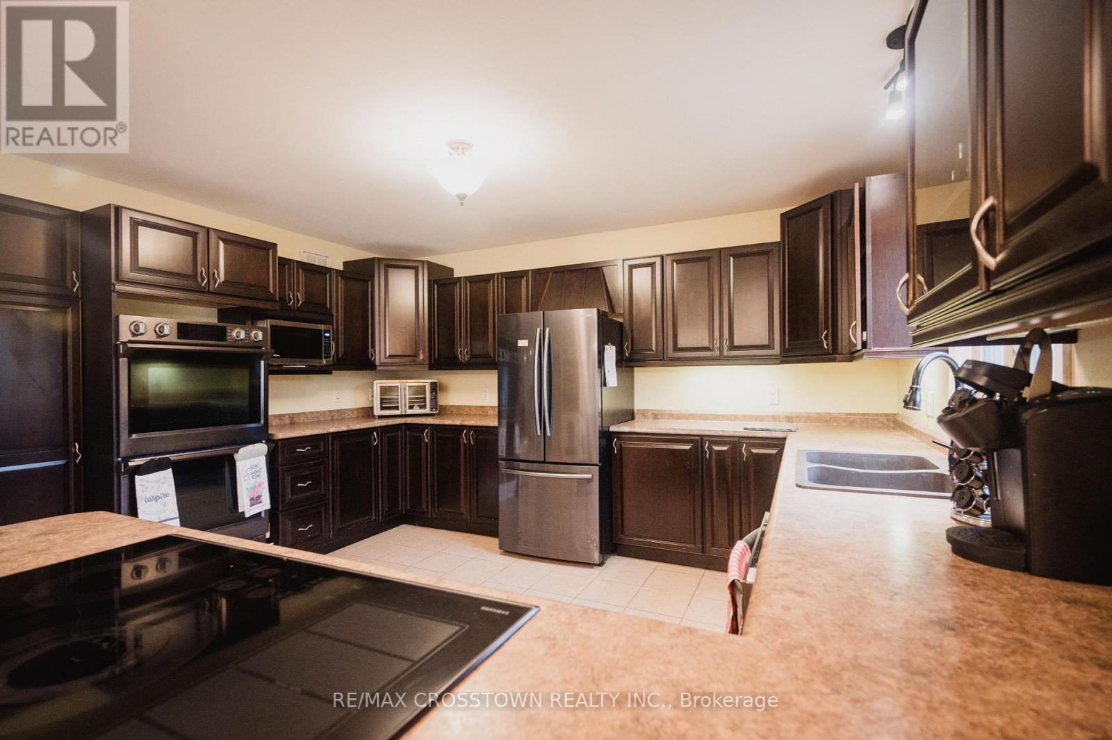 15 Machar/Strong Boundary Road, Strong, ON - Indoor Photo Showing Kitchen With Double Sink