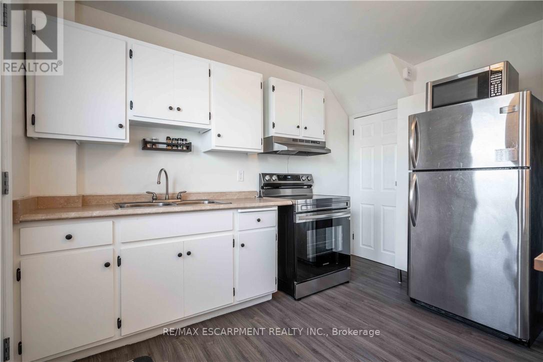 2279 King Street E, Hamilton, ON - Indoor Photo Showing Kitchen With Double Sink