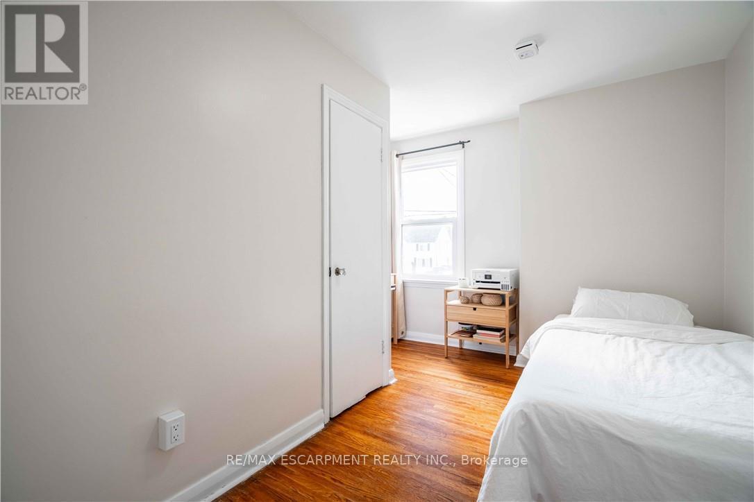 2279 King Street E, Hamilton, ON - Indoor Photo Showing Bedroom